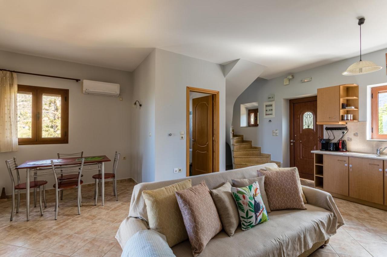 Chioureas Apartments Lévktron エクステリア 写真