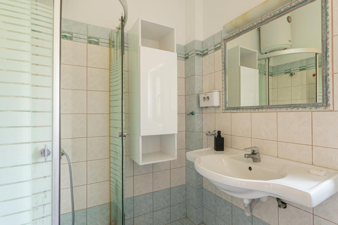 Chioureas Apartments Lévktron エクステリア 写真