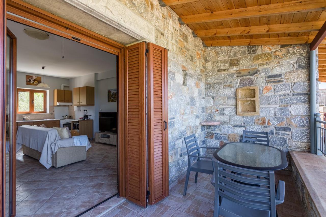 Chioureas Apartments Lévktron エクステリア 写真