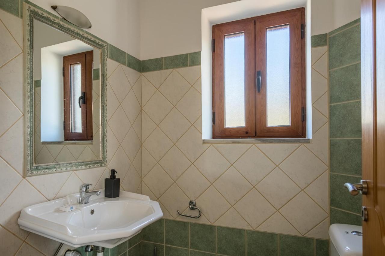 Chioureas Apartments Lévktron エクステリア 写真