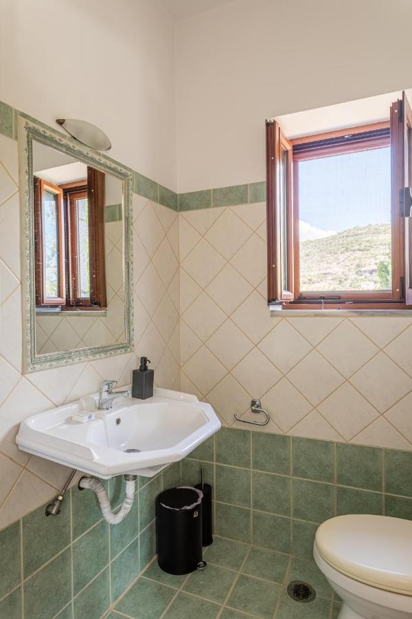 Chioureas Apartments Lévktron エクステリア 写真