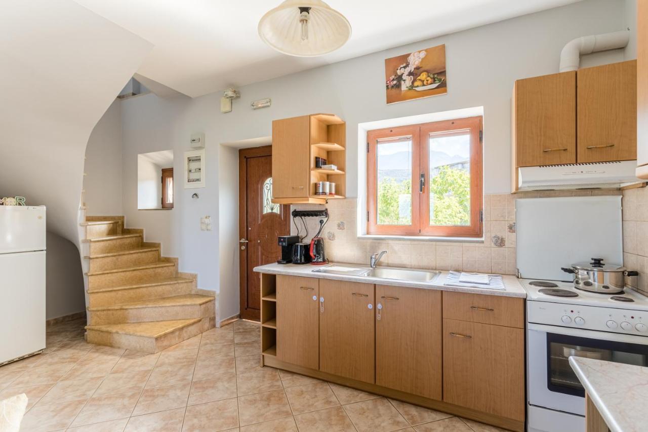 Chioureas Apartments Lévktron エクステリア 写真