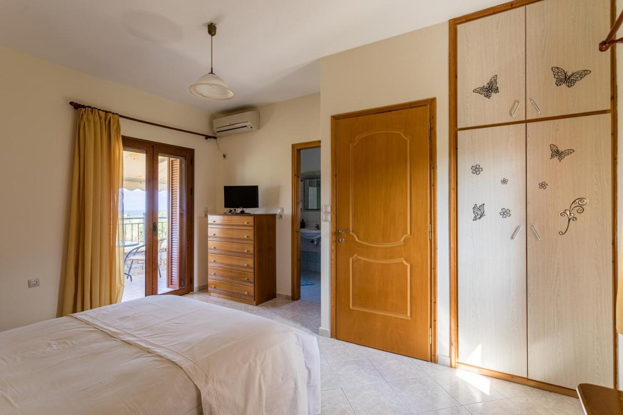 Chioureas Apartments Lévktron エクステリア 写真